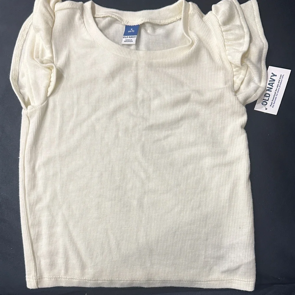 Old Navy Kids Ribbed Top size small (6/7). Nwt